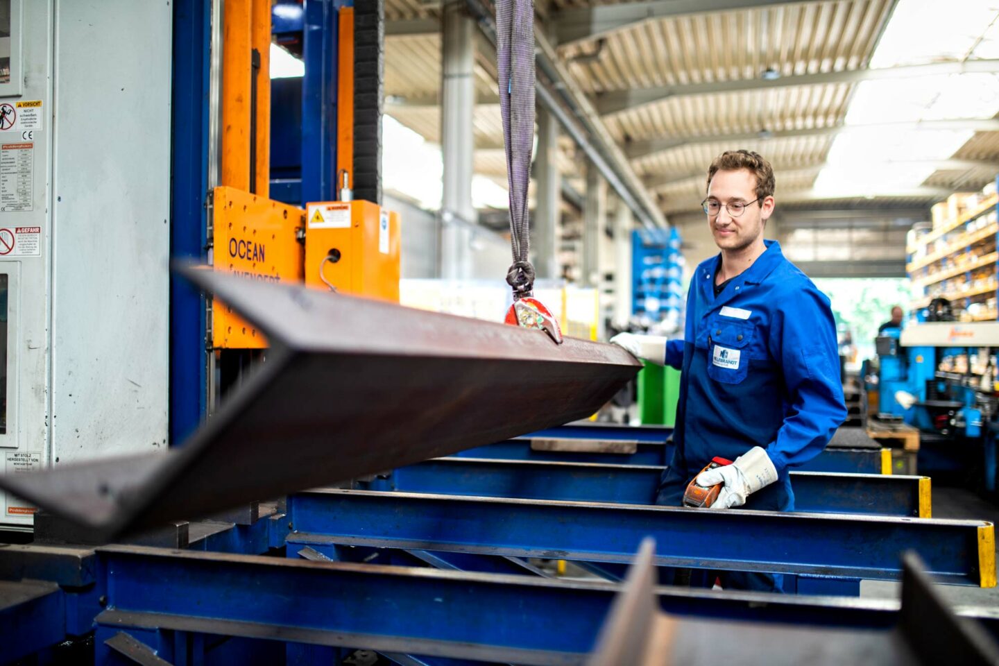 Hillebrandt Profile processing centre with crane in steel construction