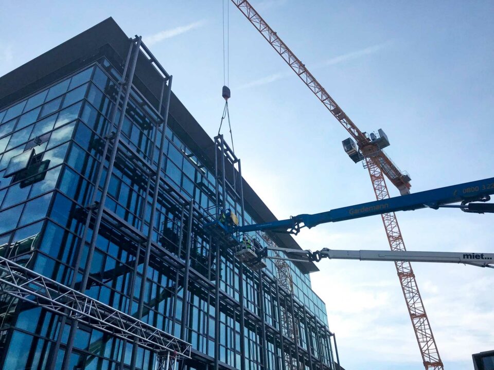 Hillebrandt Steel construction Knorr Bremse Munich from below during construction