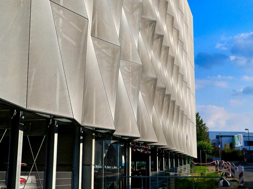 Hillebrandt Building textile facade FACID SCHUECO car park Bielefeld in daytime